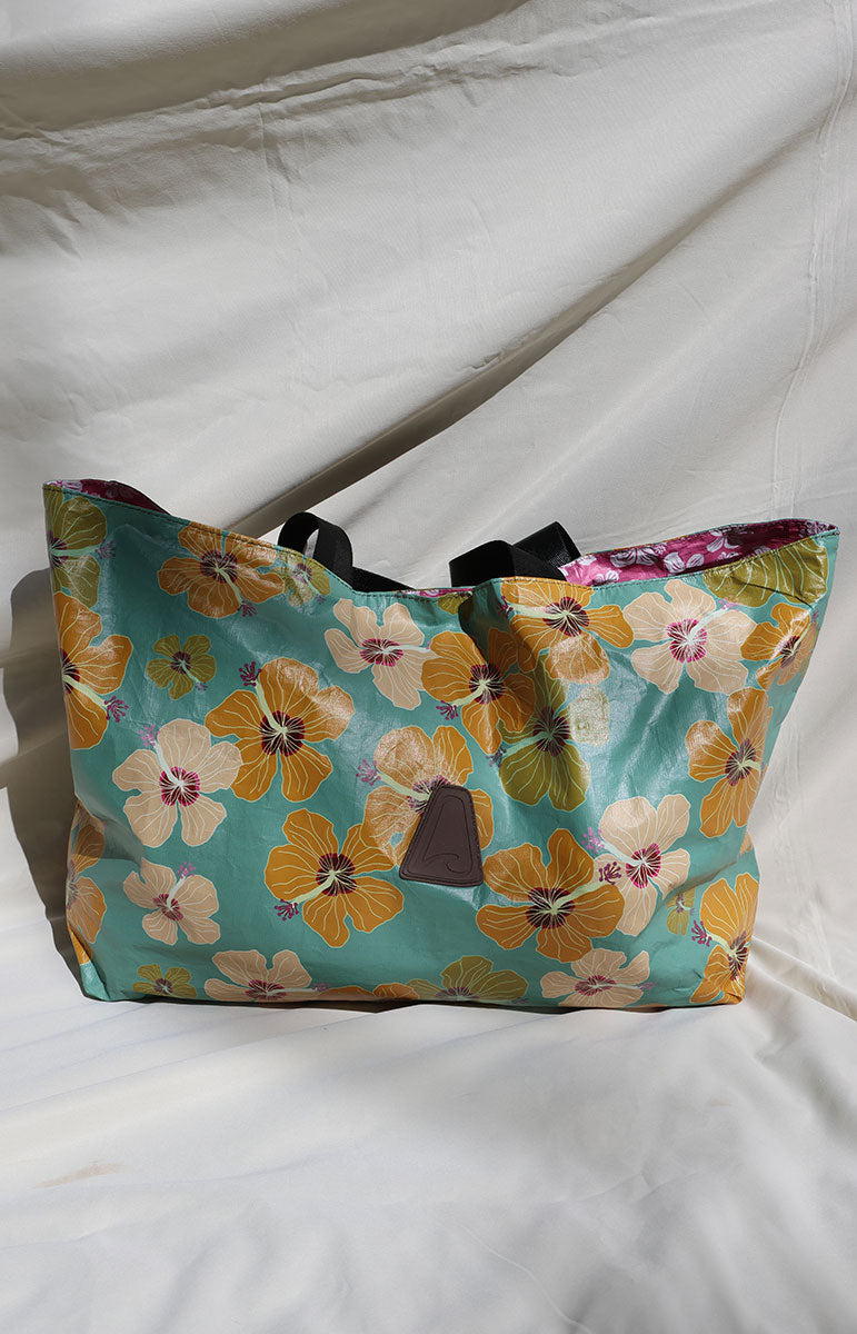 tai swim milo floral pattern hibiscus bag from kailua oahu hawaii tyvek bag reverses to pink hana floral white hibiscus pattern