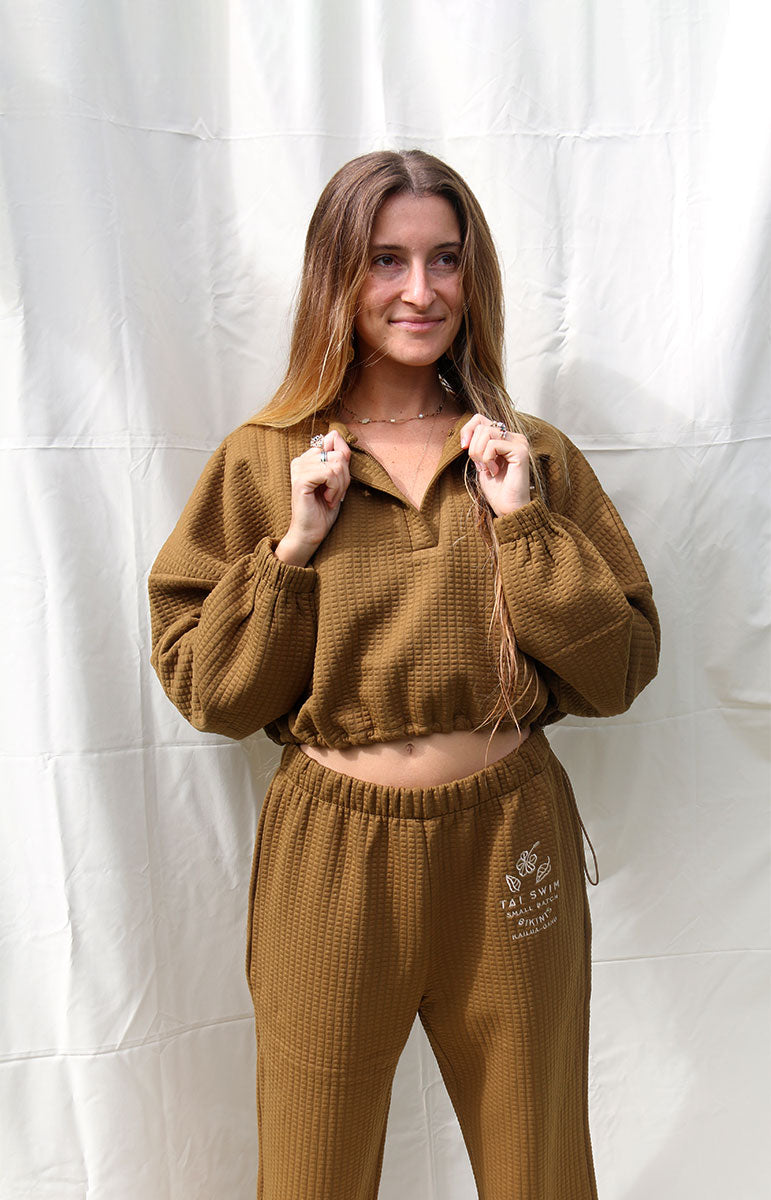 shaiann sweatpants in espresso lounge brown waffle textured beach cozy matching sustainable sets scrunchy waistband and oversized fitting sweatpants with matching crop top from kailua oahu hawaii brown textured sweat set