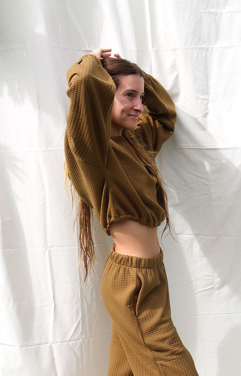 shaiann sweatpants in espresso lounge brown waffle textured beach cozy matching sustainable sets scrunchy waistband and oversized fitting sweatpants with matching crop top from kailua oahu hawaii